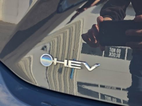 Used 2025 Toyota Camry SE image 7