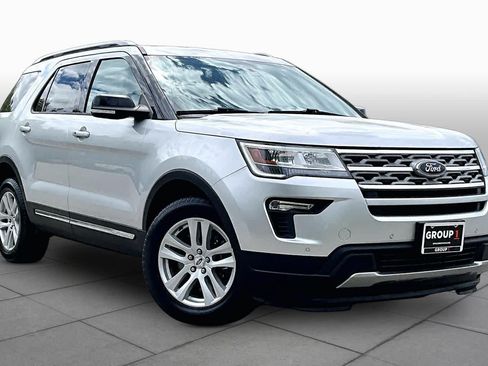 Certified 2018 Ford Explorer XLT w/ Equipment Group 201A AWD/4WD image 3