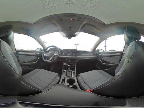 Used 2025 Volkswagen Jetta SE image 44