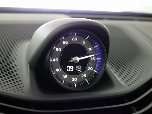 Used 2025 Porsche Taycan 4S image 27