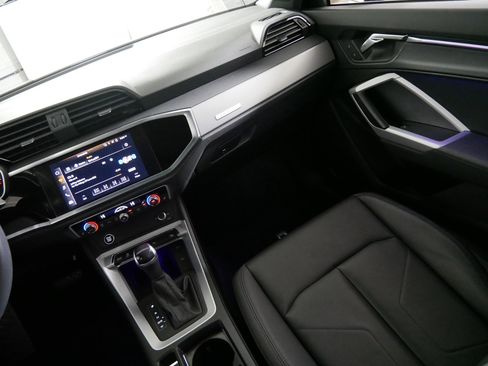 Used 2022 Audi Q3 2.0T Premium Plus w/ Premium Plus Package AWD/4WD image 11