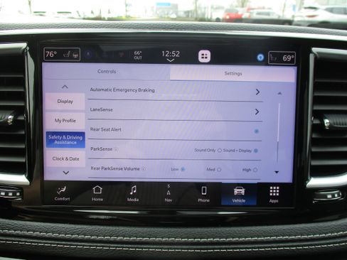 Used 2024 Chrysler Pacifica Limited FWD image 27