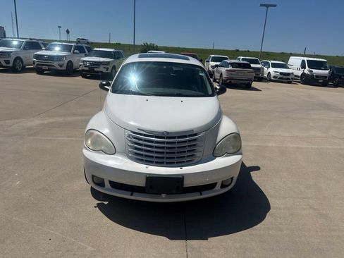 Used 2008 Chrysler PT Cruiser Limited FWD image 2