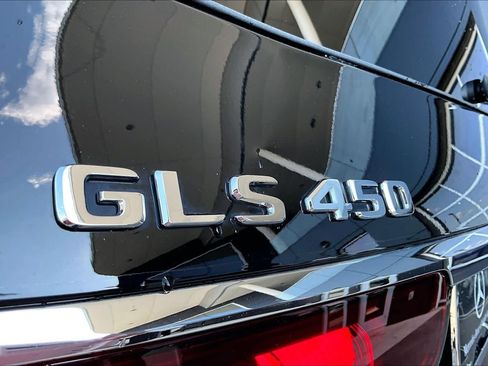 Used 2024 Mercedes-Benz GLS 450 4MATIC image 10
