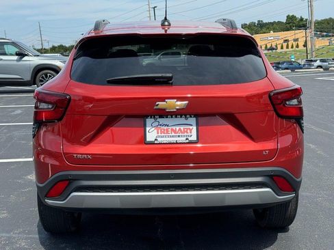 Used 2024 Chevrolet Trax LT w/ Driver Confidence Package FWD image 4