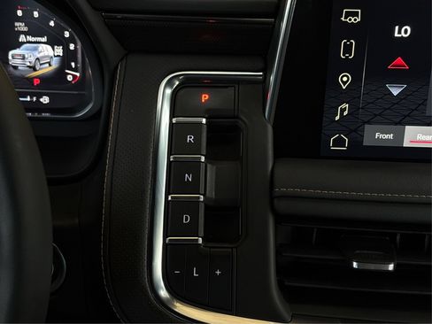 Used 2023 GMC Yukon AT4 w/ Technology Package AWD/4WD image 30