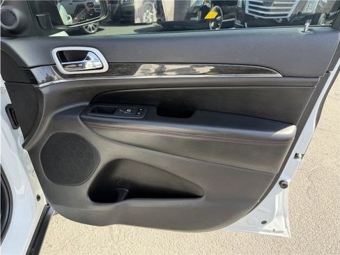 Used 2020 Jeep Grand Cherokee Trailhawk w/ Interior Metal Package image 31