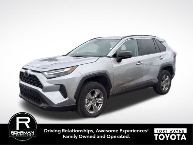 Used 2025 Toyota RAV4 LE AWD/4WD image 5