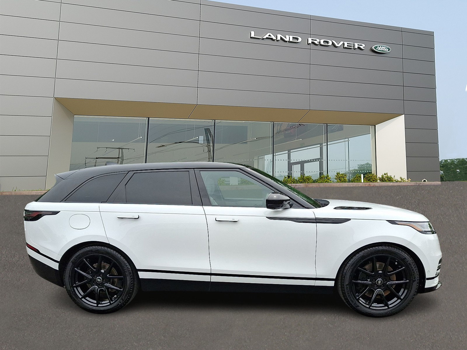 Used 2026 Land Rover Range Rover Velar Dynamic SE AWD/4WD image 6