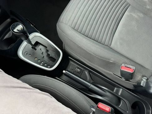 Used 2018 Toyota Yaris SE w/ Carpet Mat Package FWD image 22