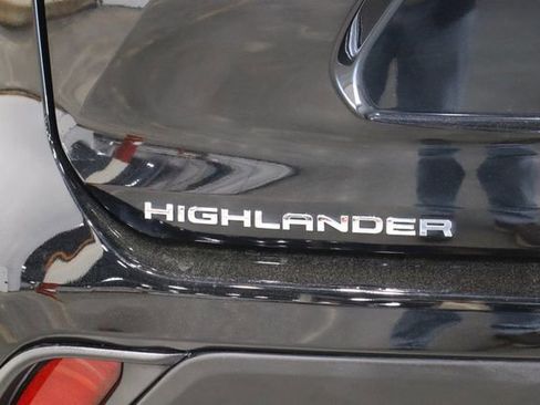Used 2024 Toyota Highlander LE image 46