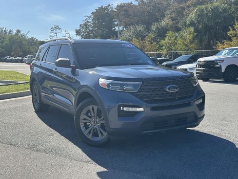 Used 2021 Ford Explorer XLT w/ Equipment Group 202A image 2
