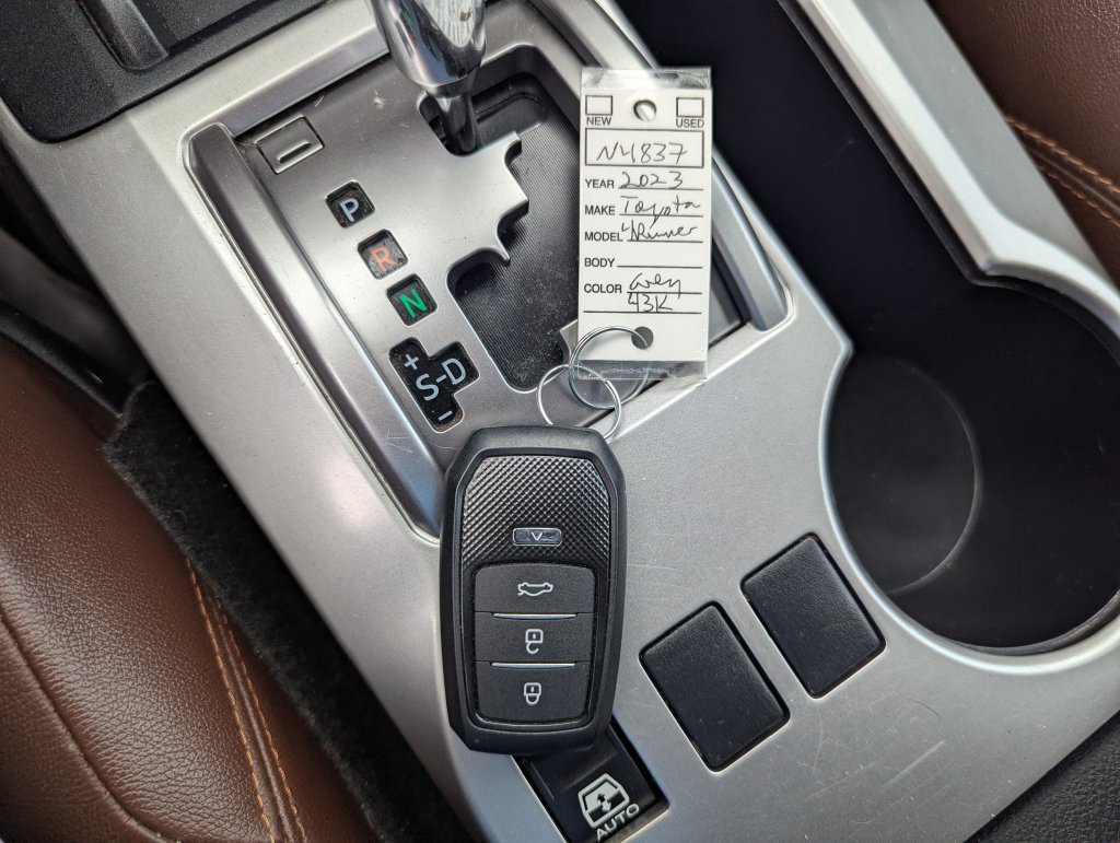 Used 2023 Toyota 4Runner Limited AWD/4WD image 43
