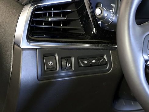 Used 2024 Cadillac XT6 Premium Luxury w/ Technology Package AWD/4WD image 28
