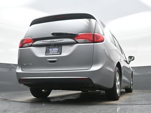 Used 2017 Chrysler Pacifica Touring-L Plus image 32