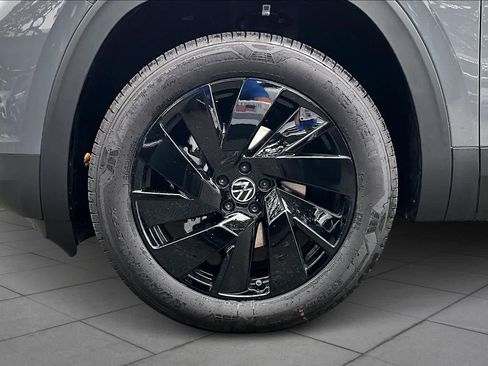 New 2026 Volkswagen Atlas Cross Sport SE image 11