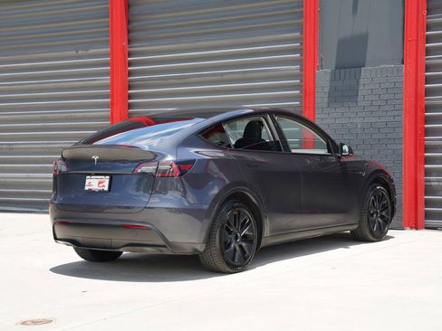 Used 2024 Tesla Model Y Long Range RWD image 11