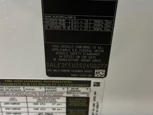 New 2025 Land Rover Defender 130 X-Dynamic SE image 32