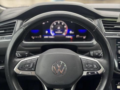 Used 2022 Volkswagen Tiguan SE w/ Panoramic Sunroof Package image 14