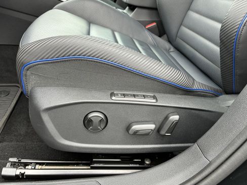 Used 2024 Volkswagen Golf R AWD/4WD image 23
