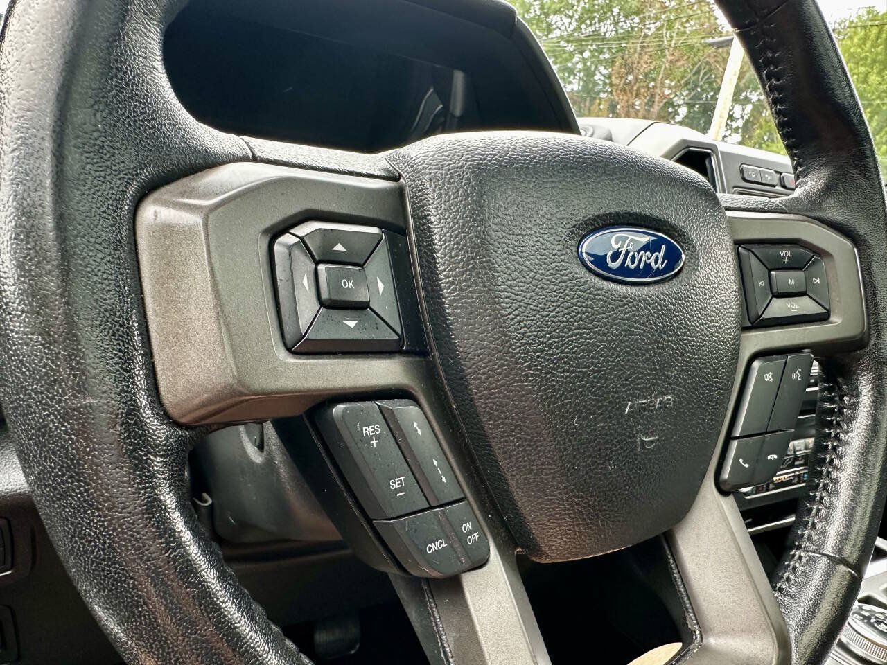 Used 2018 Ford Expedition XLT w/ Equipment Group 202A AWD/4WD image 21