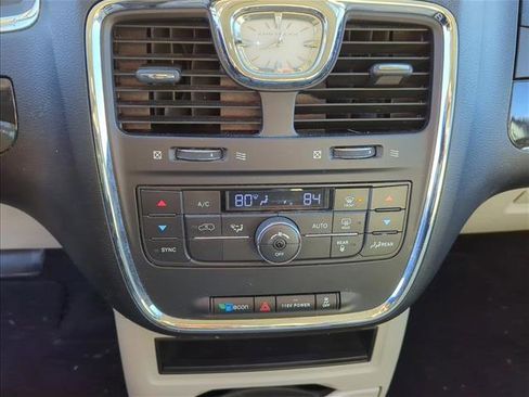 Used 2013 Chrysler Town & Country Touring image 17