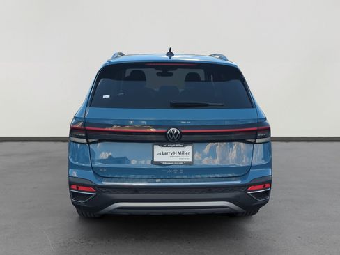 New 2025 Volkswagen Taos SE image 4