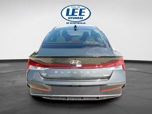 New 2025 Hyundai Elantra SEL FWD image 4