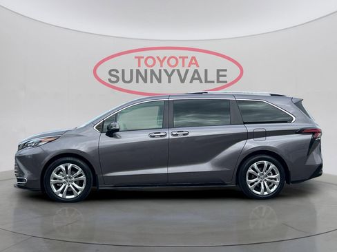 Certified 2023 Toyota Sienna Platinum image 7