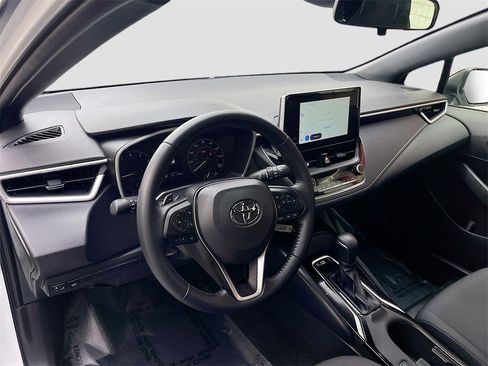Used 2025 Toyota Corolla Hatchback image 9