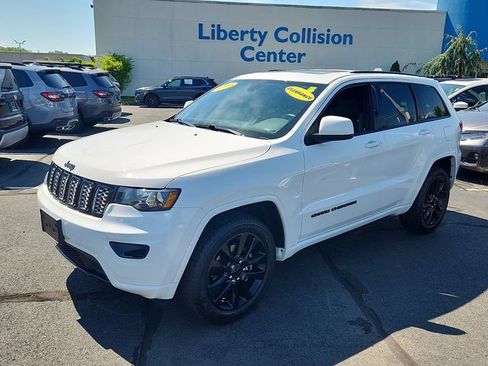 Used 2019 Jeep Grand Cherokee Altitude AWD/4WD image 3