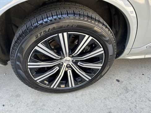 Certified 2025 Volvo XC90 B5 Core image 6