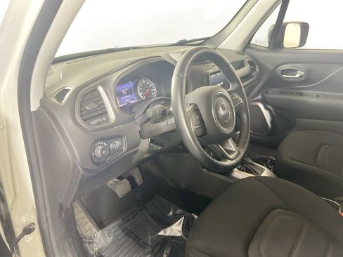 Used 2022 Jeep Renegade Latitude w/ Convenience Group image 9