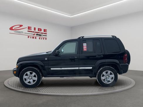 Used 2005 Jeep Liberty Limited image 2