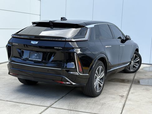 Certified 2024 Cadillac Lyriq Luxury AWD/4WD image 7