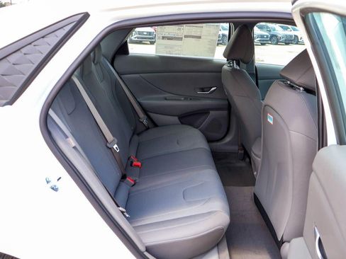 New 2026 Hyundai Elantra SE FWD image 10