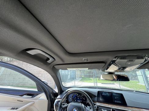 Used 2019 BMW 530i w/ Convenience Package image 32