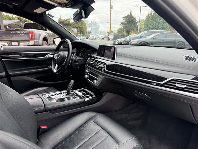 Used 2019 BMW 740i w/ M Sport Package RWD image 30