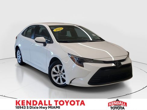 Used 2025 Toyota Corolla LE image 1