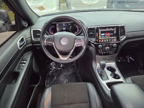 Used 2022 Jeep Grand Cherokee Laredo X RWD image 20
