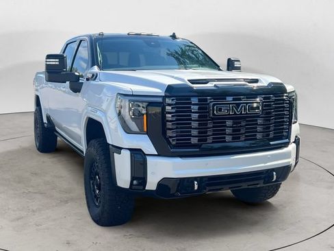 Used 2024 GMC Sierra 3500 Denali w/ Denali Reserve Package AWD/4WD image 3