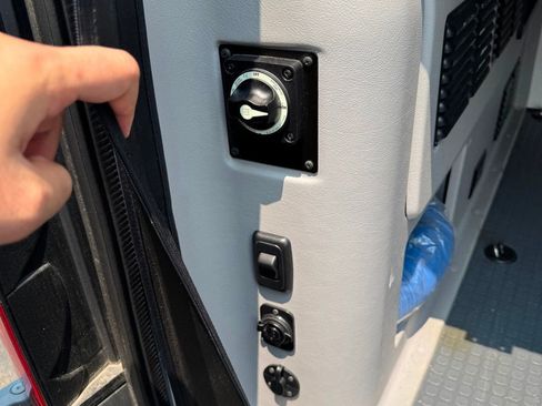 Used 2021 Mercedes-Benz Sprinter 2500 image 36