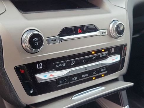 Used 2021 Ford Explorer XLT w/ Equipment Group 202A image 16