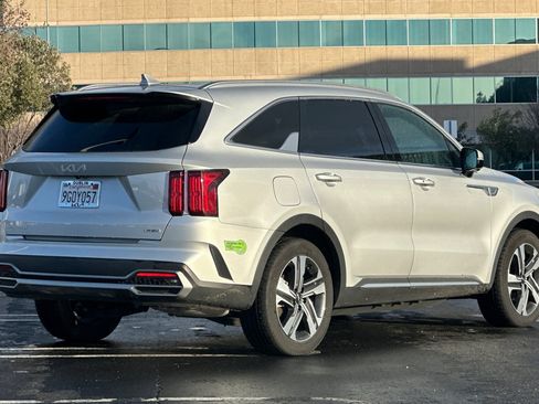 Certified 2023 Kia Sorento SX Prestige image 4