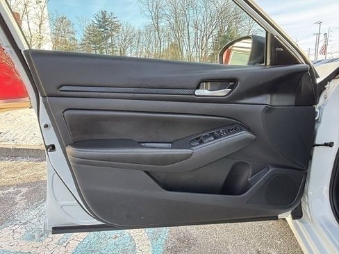 Used 2024 Nissan Altima 2.5 SV image 9