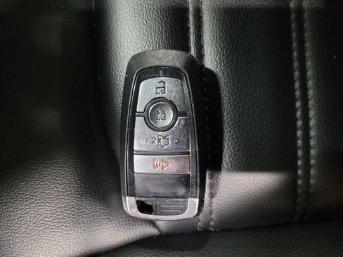 Used 2023 Ford Edge SEL image 32