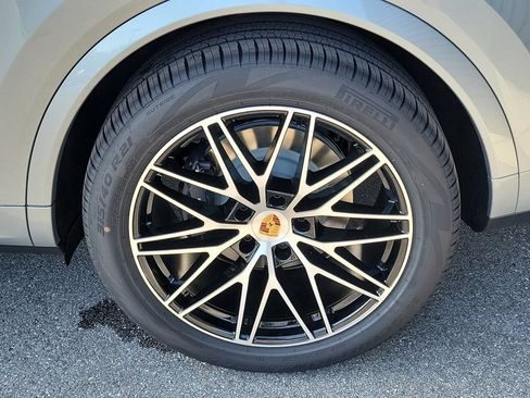 New 2026 Porsche Cayenne Coupe AWD/4WD image 11
