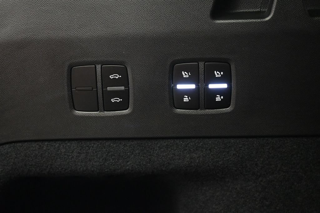 Used 2026 Porsche Cayenne Electric AWD/4WD image 40