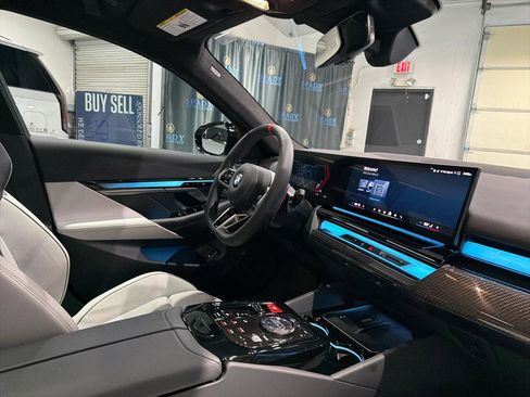 Used 2026 BMW M5 Touring image 37