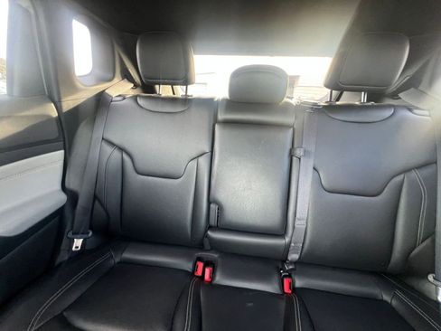 Used 2025 Jeep Compass Limited image 38